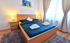 Modern Studio Coresi Residence